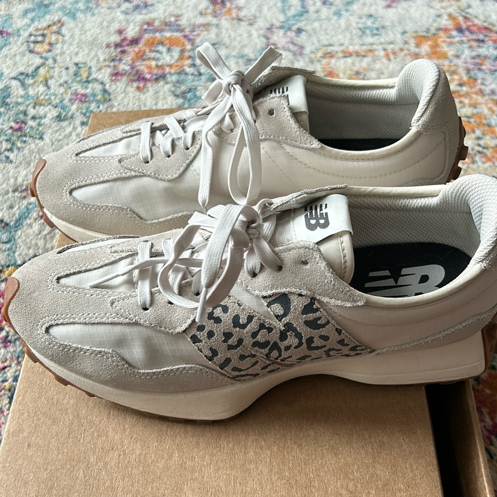 New Balance 327 -WOMEN’S 11.5/MEN’S 9.5